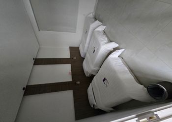 شاليه بمسطح اخضر ,ومسبح خارجي 