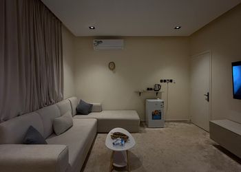 استديو بسرير ماستر وجلسة مريحة 