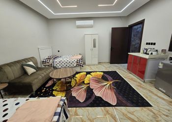 استديو بسريرين مفردة و أثاث مريح