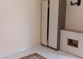 استراحة بمسبح و مسطح اخضر