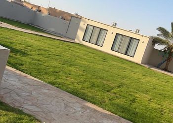 استراحة بمسطحات خضراء