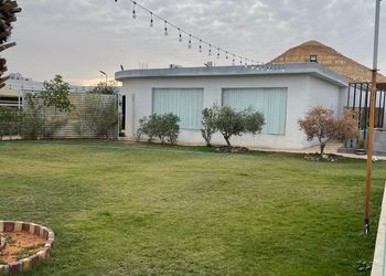 استراحة بمسطح اخضر ومجالس