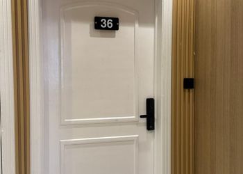 استديو بدخول ذاتي وتصميم هادئ 