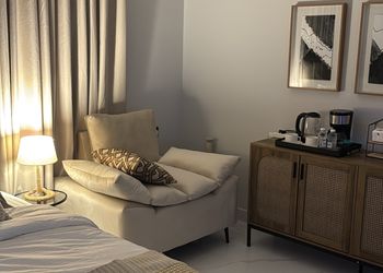 استديو هادئ بسرير ماستر