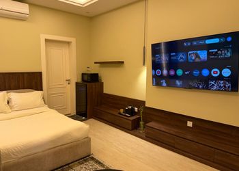 استديو بسرير ماستر وجلسة جانبية