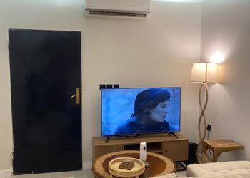 استديو بسرير ماستر وجلسة جانبية