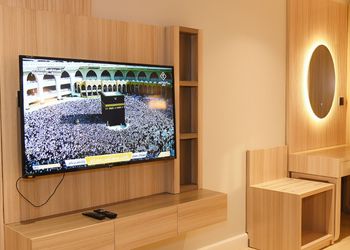 استديو بأثاث مريح وبسيط 