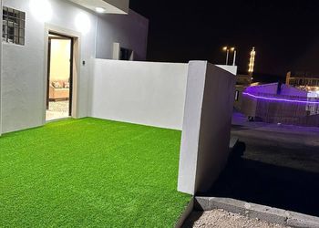شقة بصالة انيقة وغرفتين نوم