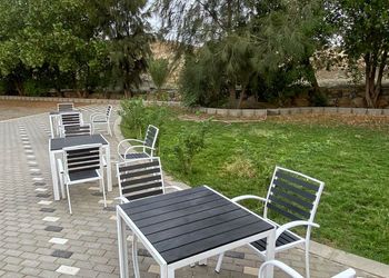 بيت شعر بجلسة خارجية