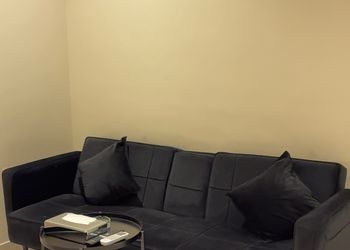 استديو بسرير ماستر  وجلسة جانبية