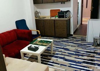 استديو بسريرين فردية وبأثاث بسيط 