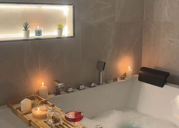 استديو بألوان مريحة وأثاث راقي