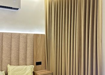 استديو بأثاث مريح وبسيط 