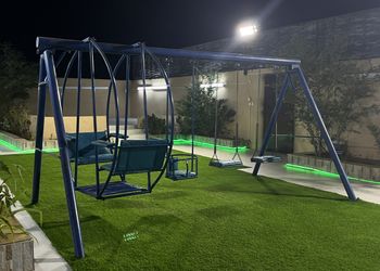 استراحة بصالة جلوس ومسطح اخضر