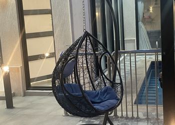 شاليه بمسبح خارجي وجلسة خارجية