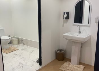 استراحة بمسطح اخضر ومجالس