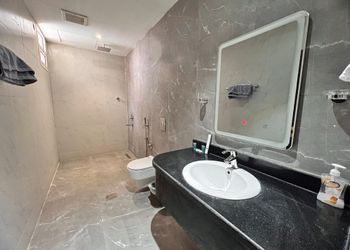استديو بسرير ماستر وجلسة جانبية