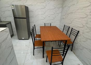 شاليه بمسطح اخضر ومسبح