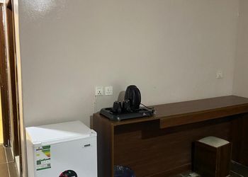 استديو بأثاث مريح وبسيط 
