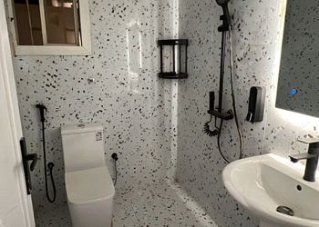 استديو بسرير ماستر وجلسة جانبية