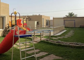 شاليه بمسبح بألعاب مائية 