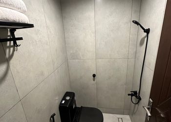 استديو بسرير ماستر وجلسة جانبية 