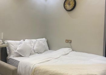 استديو بسرير فردي وجلسة 
