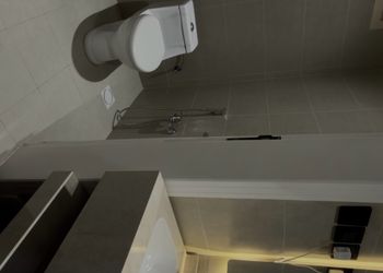 استديو بسرير ماستر وأثاث مريح 
