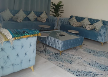 شاليه بمسطح اخضر والعاب اطفال