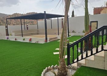 استراحة بمجالس واسعة وفناء خارجي