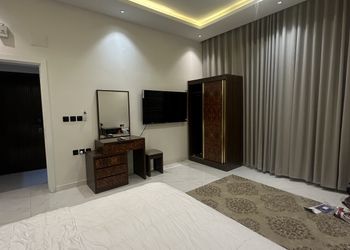 استديو هادئ بدخول ذاتي 
