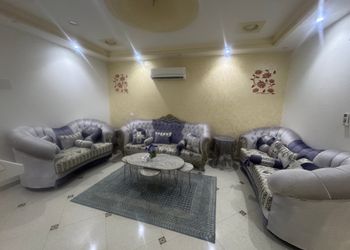 شقة بصاله وثلاث غرف نوم ومجلس 