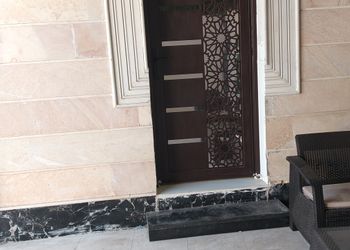 استديو بسرير ماستر وأثاث مريح 