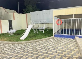 شاليه بمسبح خارجي وجلسة خارجية