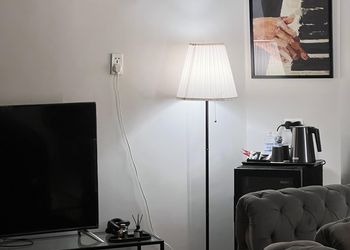 استديو بدخول ذاتي وجلسة جانبية 