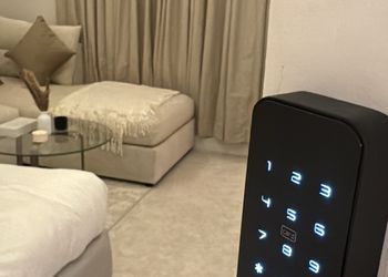 استديو بسرير ماستر وجلسة جانبية