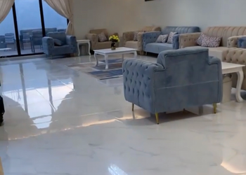 شاليه بمجلس مطل على المسبح 