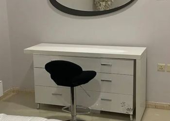 شقة بغرفة معيشة وغرفتين نوم 
