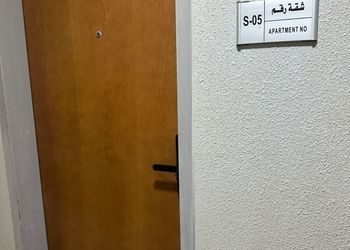 شقة بغرفة معيشة وغرفة نوم 