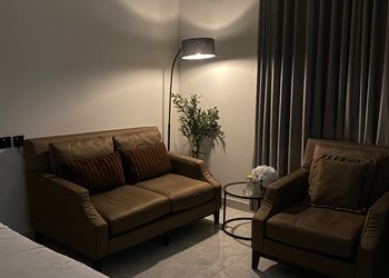 استديو بسرير ماستر وجلسة مريحة 