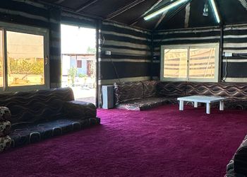 مخيم ببيت شعر وأجواء ممتعة
