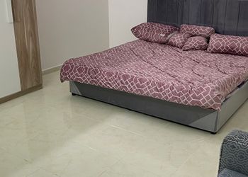 شقة بغرفة جلوس وغرفتين نوم 