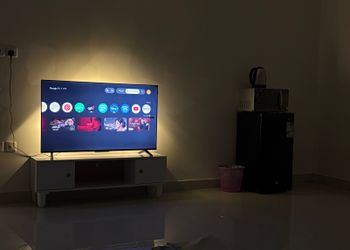 استديو بسرير ماستر وجلسة جانبية