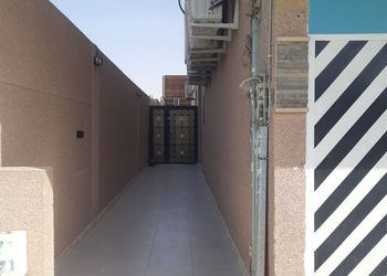 شقة بغرفة معيشة وغرفة نوم