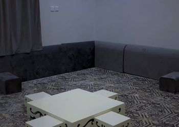 شاليه بمسبح خارجي ومسطح اخضر