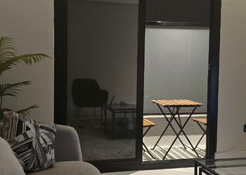 شقة بتصميم أنيق ودخول ذاتي