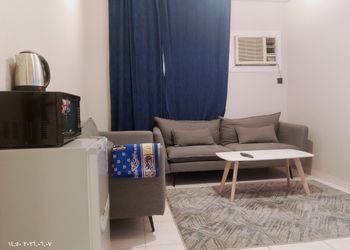 استديو بسرير ماستر وجلسة 