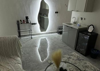 استديو بتصميم هادئ ودخول ذاتي