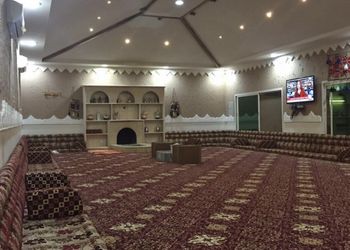 استراحة بمسطح اخضر وجلسه خارجيه
