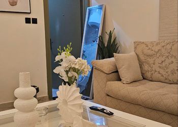 شقة بغرفة نوم ودخول ذاتي